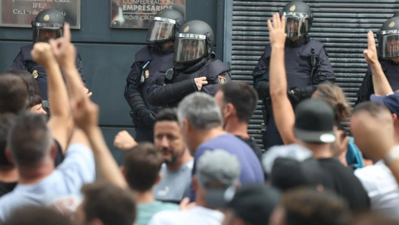 ep archivo   trabajadores del metal durante la huelga de junio de 2025 en cadiz archivo