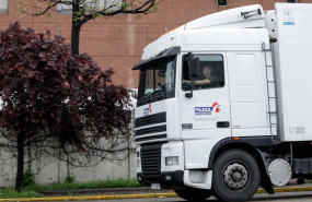ep archivo   un transportista conduciendo un camion