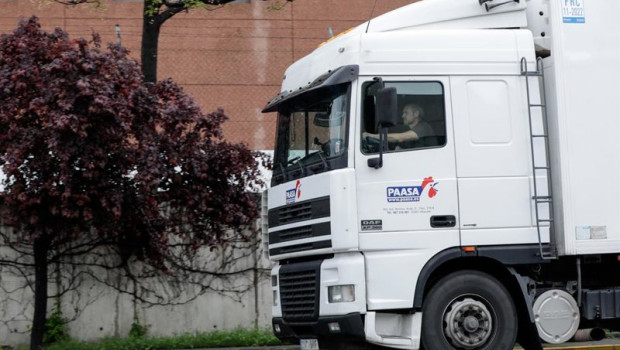 ep archivo   un transportista conduciendo un camion