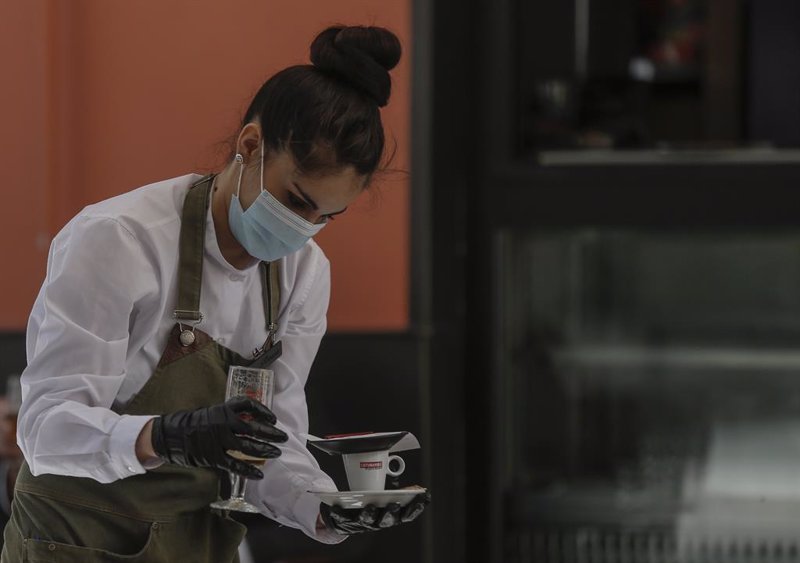 La cuarta ola sigue tomando forma: aumentan contagios, muertes e incidencia