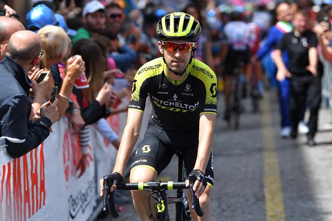 El ciclista español Mikel Nieve, en su llegada a Cervinia. | GIRO D'ITALIA ep ciclista espanol mikel nieve enllegadacervinia