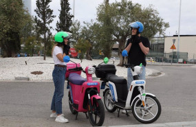 ep cooltra ha distribuido motos pintadas del rosa corporativa de octopus energy que sus usuarios