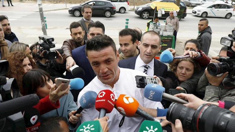 David Serrano dueño de la finca donde cayó Julen en una imagen de archivo llegando a los juzgados para declarar | ÁLEX ZEA/EUROPA PRESS - Archivo ep david serrano dueno de la finca donde cayo julen en una imagen de archivo llegando a los juzgados