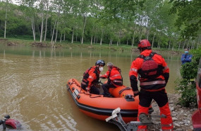 ep dispositivo de busqueda del desaparecido en el rio gurri de vic barcelona