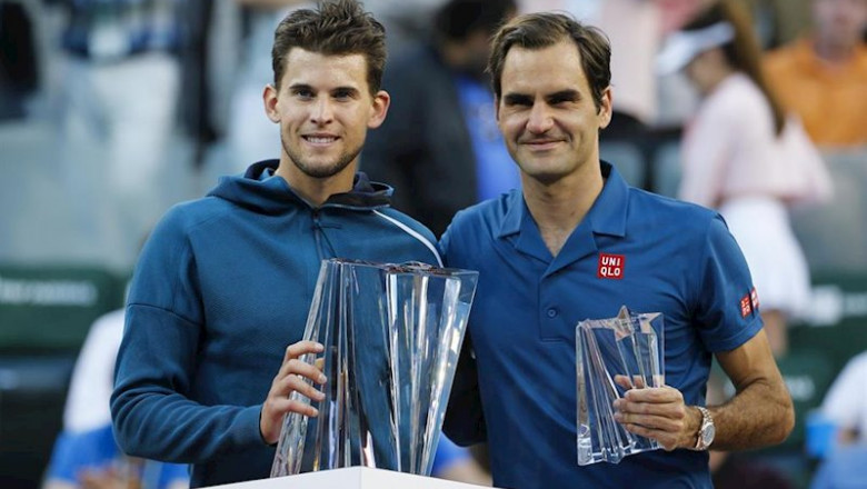 ep dominic thiem posa junto a roger federer con sus trofeos en indian wells 2019 ep dominic thiem posa junto a roger federer con sus trofeos en indian wells 2019