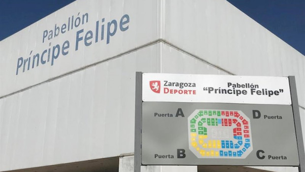 ep el pabellon principe felipe de zaragoza con el rotulo y el cartel de ubicacion