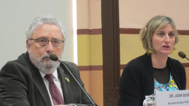 ep el secretario de salud publica joan guix y la consellera alba verges
