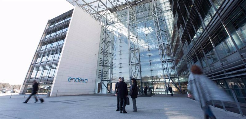 Endesa vende un 49,99% de Enel Green Power España Solar a Masdar por 817 millones