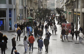 ep gente en las calles de la ciudad durante las fiestas navidenas en ourense