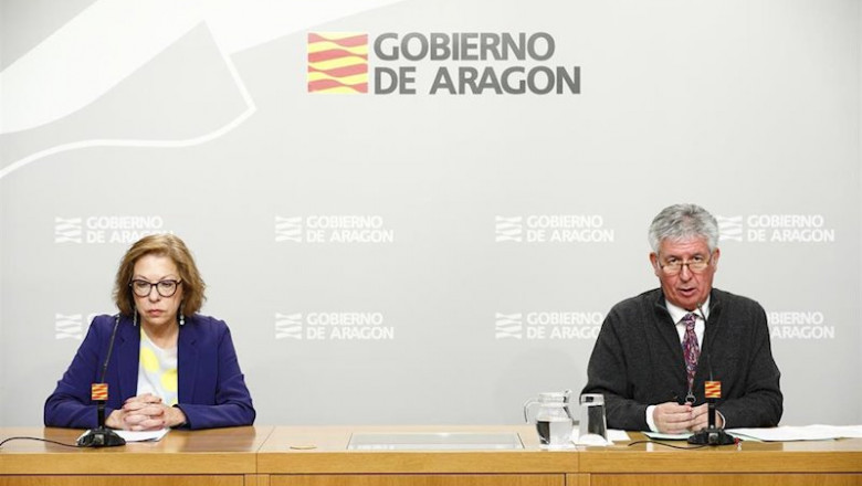 La consejera de Sanidad, Pilar Ventura, y el gerente del Salud, Javier Marión. | DGA. ep la consejera de sanidad pilar ventura y el gerente del salud javier marion