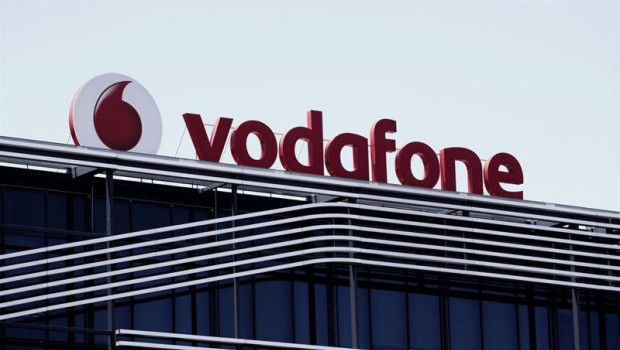 ep logo de vodafone en el edificio de la compania en madrid