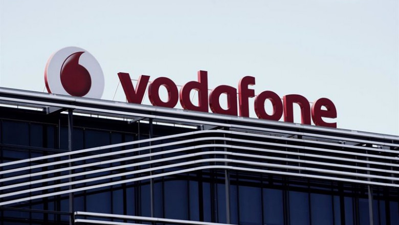 ep logo de vodafone en el edificio de la compania en madrid
