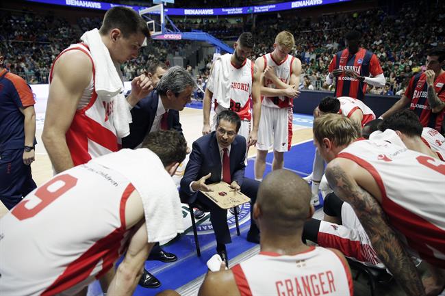 Pedro Martínez da órdenes en el Baskonia | ACB PHOTO/M. POZO ep pedro martinez da ordenesbaskonia