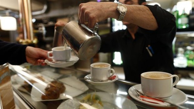 ep trabajador trabajando camarero bar autonomo consumo cafeteria cafe