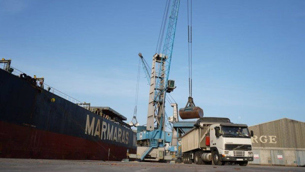 ep un camion en el port de tarragona
