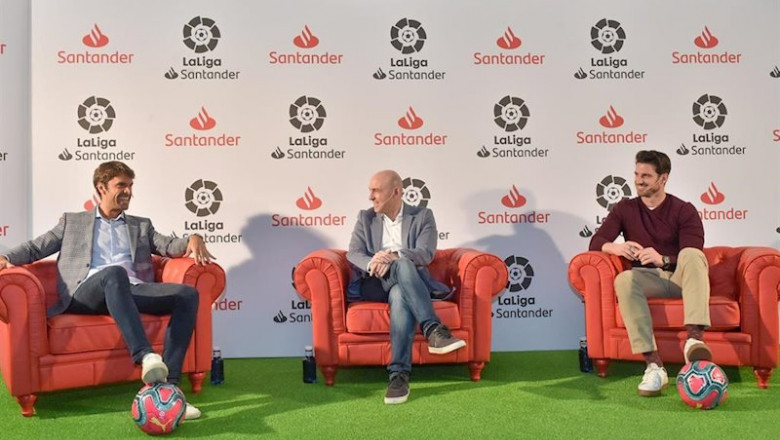 ep aitor ocio izda el periodista julio maldonado centro y xabi prieto dcha conversan durante laliga