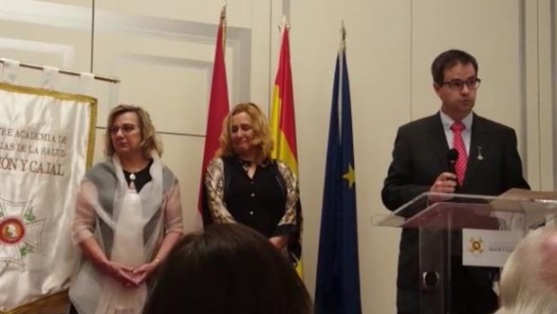ep angel huelamo directorfsf recogemedallaoromerito humanitario