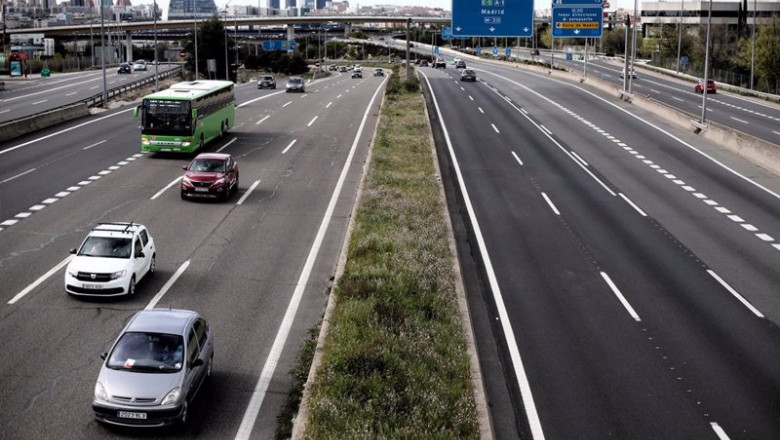 Archivo - Coches circulando por la carretera. | Eduardo Parra - Europa Press - Archivo ep archivo coches circulando por la carretera