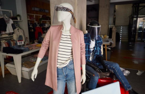 ep archivo   detalle de unos maniquies con mascaras de proteccion en pamplona navarra espana a 9 de
