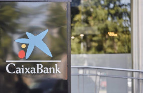ep archivo   distintivo de las oficinas de caixabank
