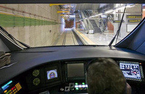 ep archivo   maquinista de uno de los servicios ordinarios de renfe