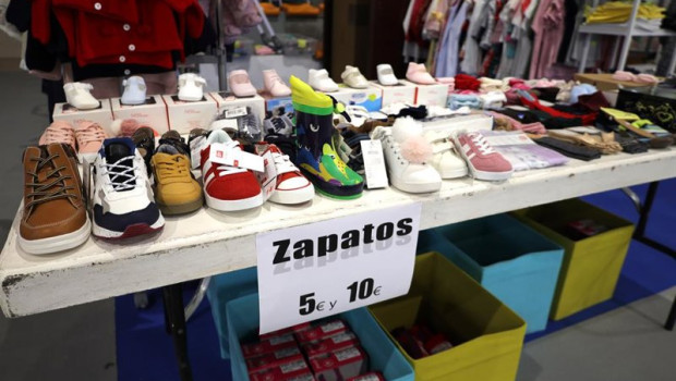 ep archivo zapatos en venta en una feria de stock de mercancias ep archivo zapatos en venta en una feria de stock de mercancias
