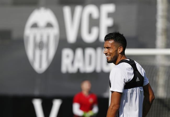 El central argentino del Valencia CF, Ezequiel Garay | LAZARO/HTTP://WWW.VALENCIACF.COM ep central argentinovalencia cf ezequiel garay