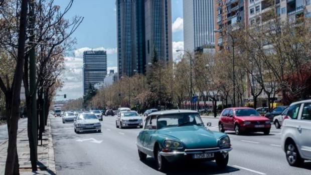 ep coches transito castellana trafico contaminacion coches clasicos madrid