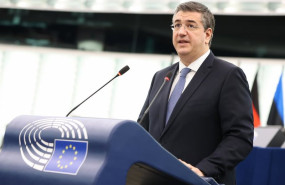 ep el comisario de transporte sostenible y turismo apostolos tzitzikostas