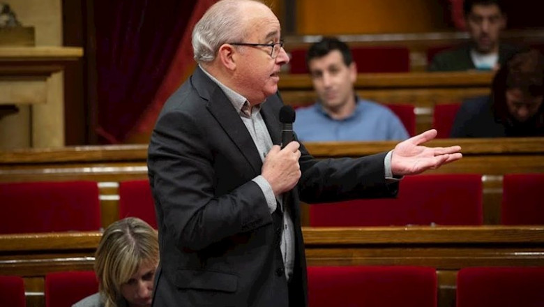 ep el conseller josep bargallo durante el pleno del parlament