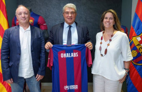 ep el director cientifico de onalabs xavier munoz el presidente del fc barcelona joan laporta y la