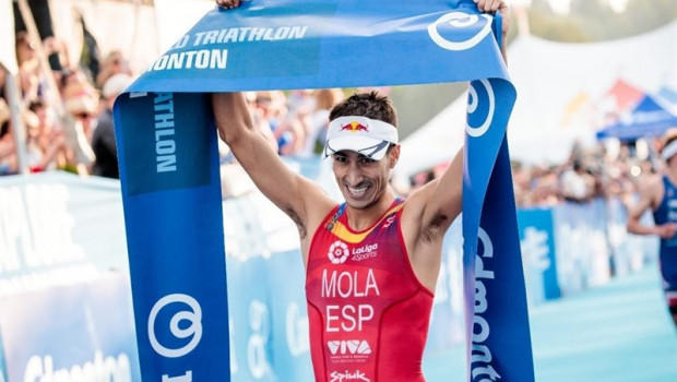 ep el espanol mario mola tras ganar la sexta prueba de las series mundiales en edmonton canada