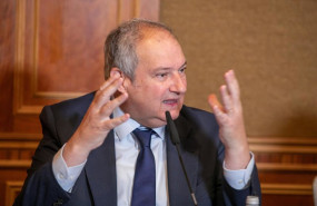ep el ministro de industria y turismo jordi hereu durante una rueda de prensa en el hotel eurostars
