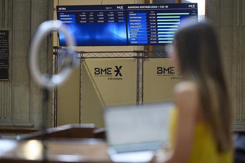 El Ibex 35 cierra con alzas tras el acuerdo EEUU-Japón y la sorpresa de Iberdrola
