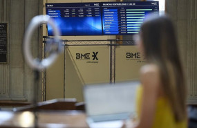 ep foto de archivo paneles del ibex 35 en el palacio de la bolsa de madrid