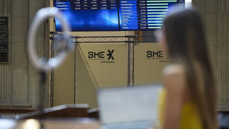 ep foto de archivo paneles del ibex 35 en el palacio de la bolsa de madrid