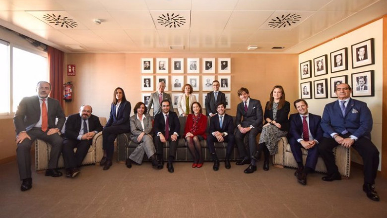 Foto de familia de la nueva Junta de Gobierno del Colegio de Registradores de España. | DANIEL G. MATA/COLEGIO DE REGISTRADORES ep foto de familia de la nueva junta de gobierno del colegio de registradores de espana
