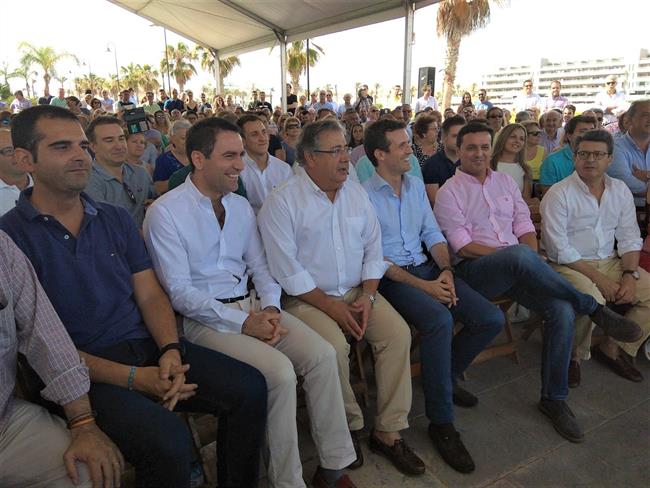 Juan Ignacio Zoido junto a Pablo Casado en Roquetas de Mar | EUROPA PRESS ep juan ignacio zoidoa pablo casadoroquetasmar