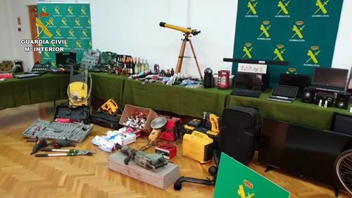 ep la guardia civil detiene a ocho personas por mas de 150 robos en 13 provincias