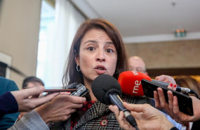 ep la portavoz del grupo socialista en el congreso de los diputadosadriana lastra haciendo