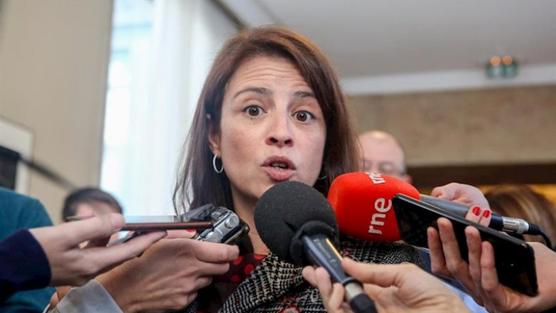ep la portavoz del grupo socialista en el congreso de los diputadosadriana lastra haciendo