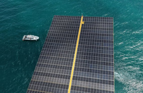 ep la primera plataforma solar marina de espana llega al puerto de valencia para iniciar su fase de