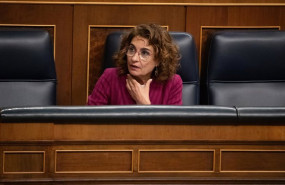 ep la vicepresidenta primera y ministra de hacienda maria jesus montero durante una sesion plenaria 20251127114004