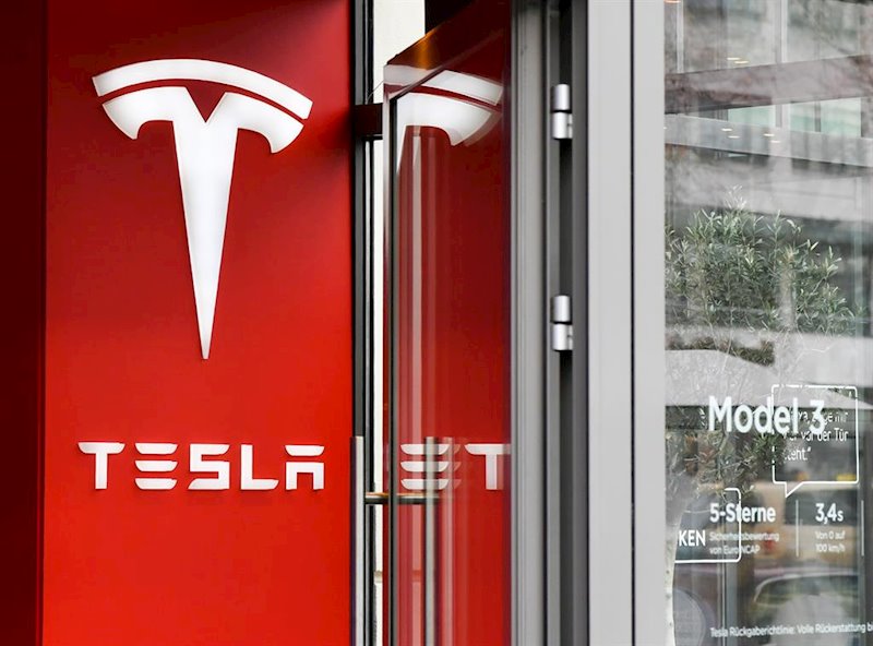 Tesla recupera un 35% desde los mínimos del martillo de principios de marzo