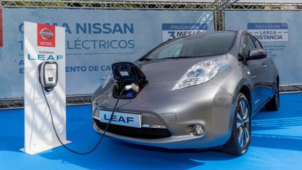 ep nissan leaf cargando