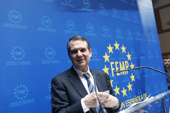 El presidente de la FEMP, Abel Caballero, en una cumbre con los alcaldes | EUROPA PRESS - Archivo ep presidentela femp abel caballero encumbrelos alcaldes
