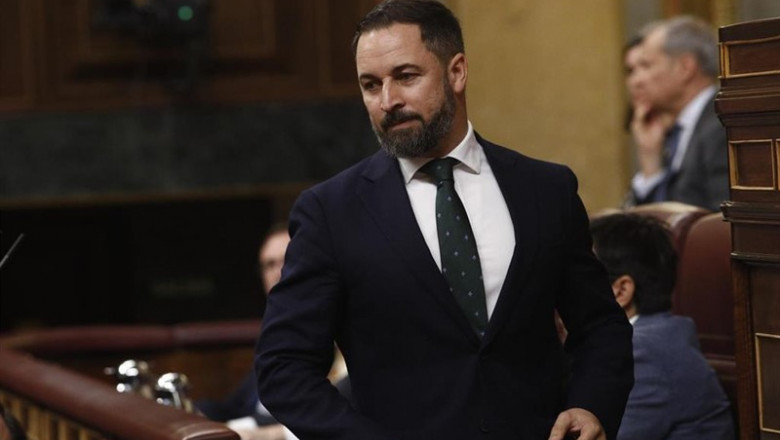 El presidente de VOX, Santiago Abascal, antes de su intervención en el Congreso de los Diputados, previa a la segunda votación para la investidura del candidato socialista a la Presidencia del Gobierno. | Eduardo Parra - Europa Press ep presidentevox santiago abascal antessu intervencioncongresolos diputados previala segunda votacionla investiduracandidato socialistala presidenciagobierno