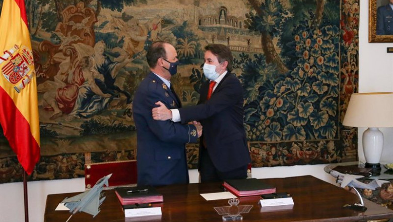 Repsol y el Ejército del Aire firman un acuerdo para impulsar la movilidad aérea sostenible | REPSOL ep repsol y el ejercito del aire firman un acuerdo para impulsar la movilidad aerea sostenible