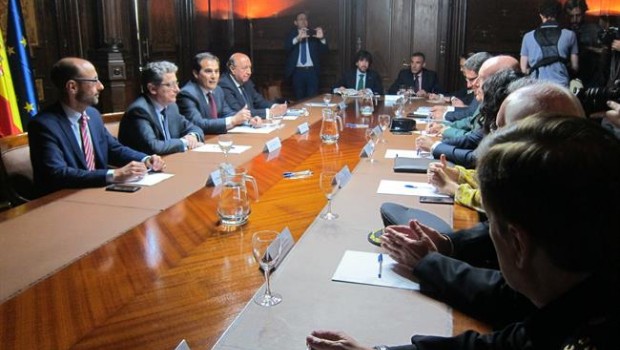 ep reunionestado policiaaenalas colasaeropuertobarcelona