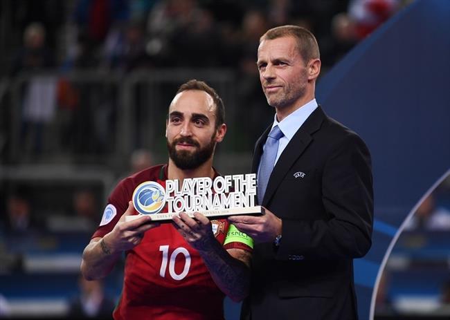 Ricardinho, 'MVP' de la Eurocopa | WWW.UEFA.COM ep ricardinho mvp deeurocopa